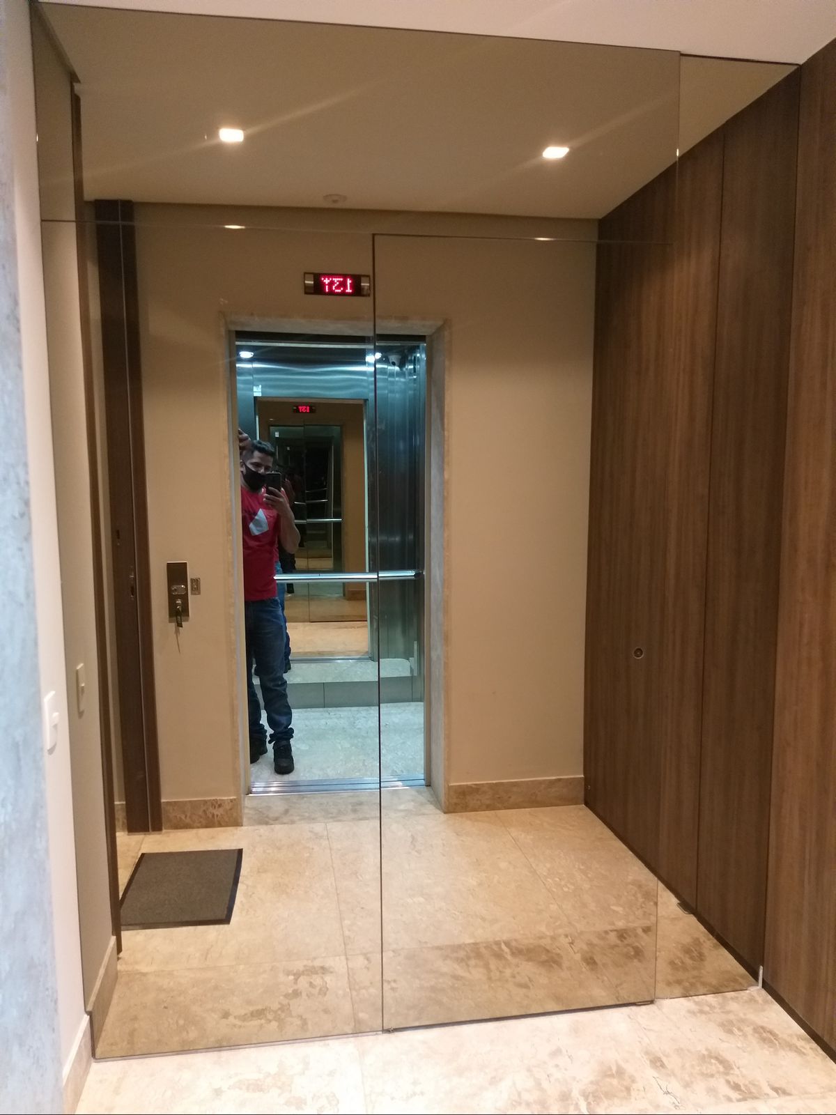 Espelho instalado pela Vidraçaria Máximo